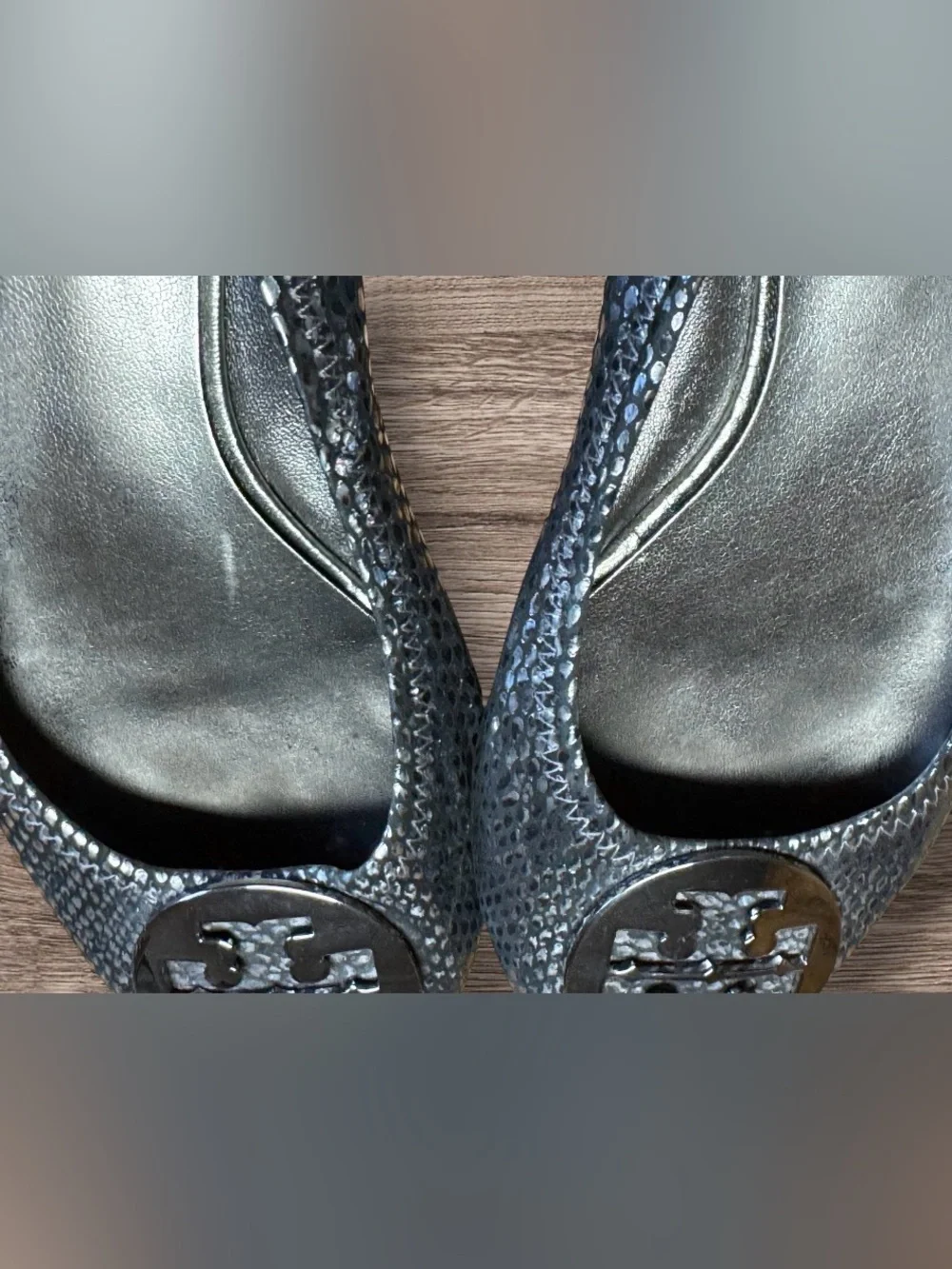 TORY BURCH REVA CLASSIC RARE SILVER SNAKE LOGO BALLET FLATS US 9